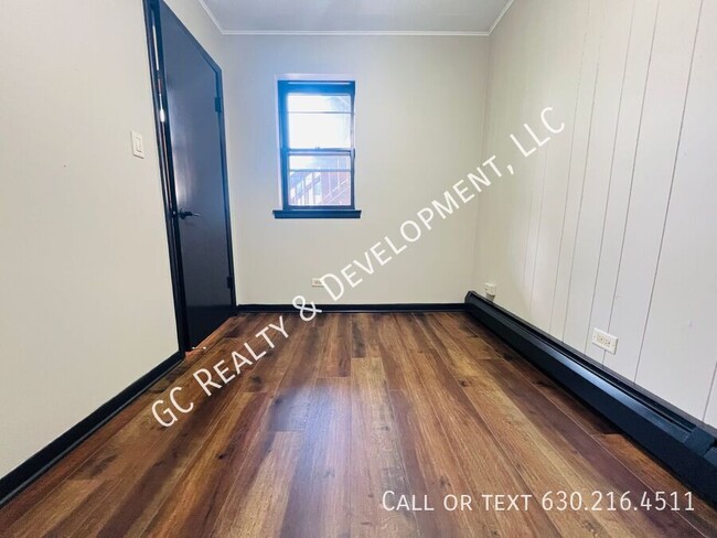 Building Photo - *** 2ND FLOOR UNIT / W&D ON SITE / OFFICE/...