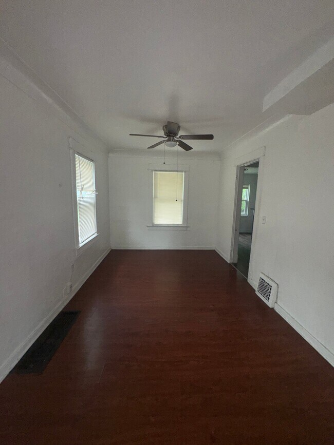 Building Photo - 2127 Elliott Ave