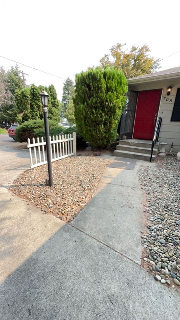 Building Photo - Large 4 Bedroom Orchards Home with private...