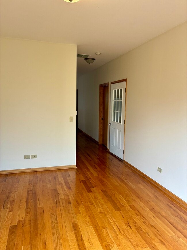 Building Photo - 2710 N Ridgeway Ave