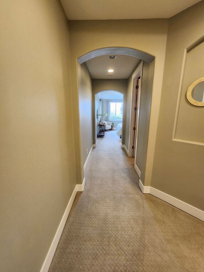 Building Photo - Experience Unmatched Luxury on the Columbia River!