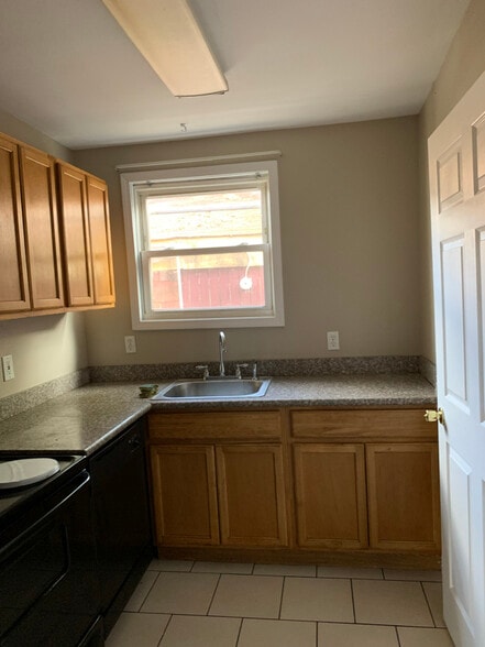 Building Photo - 828 N Dorgenois St