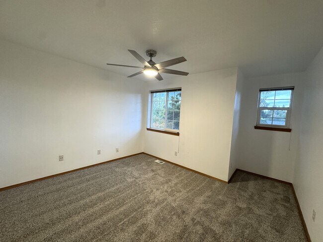 Building Photo - 4534 SW Pasadena St