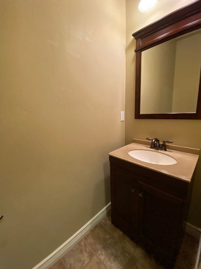 Building Photo - Lawn Care included!  4 bed 2.5 bath Neighb...