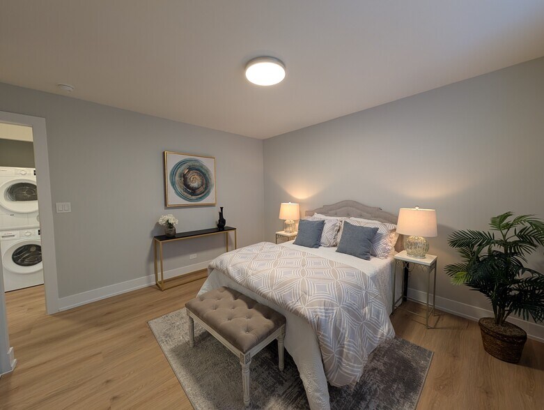 Building Photo - 531 W Aldine Ave