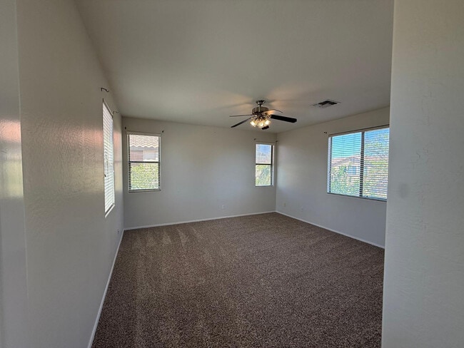 Building Photo - 906 W Glenmere Dr