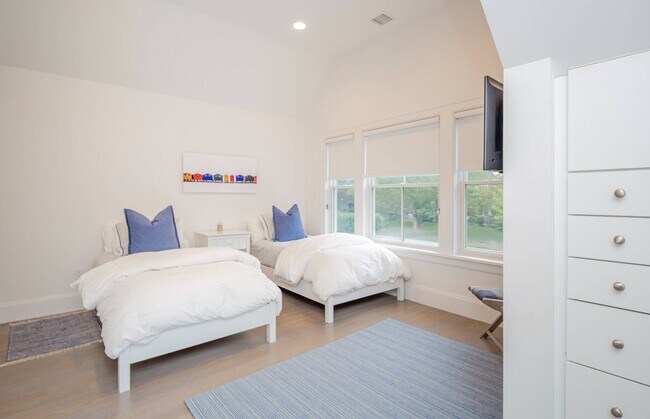 Building Photo - 23 Gansett Ln