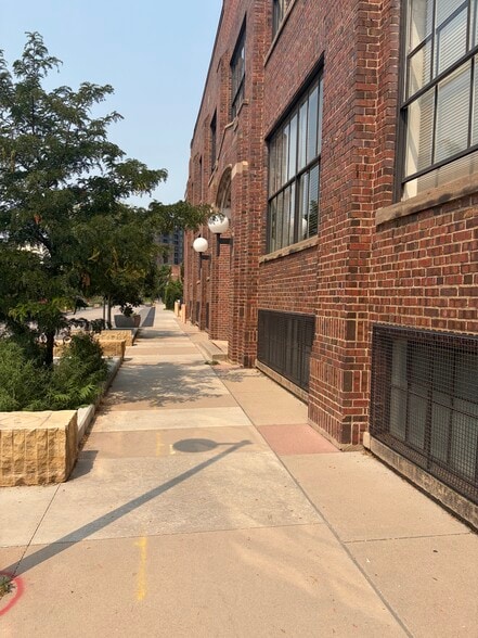 Building Photo - 1777 E 39th Ave