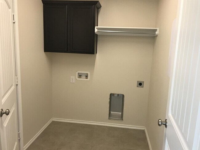 Building Photo - 1605 Wrangler Ln