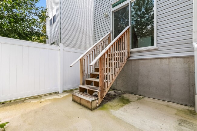 Building Photo - 1435 S Fallon St