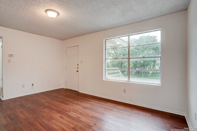 Building Photo - 724 Old Martindale Rd