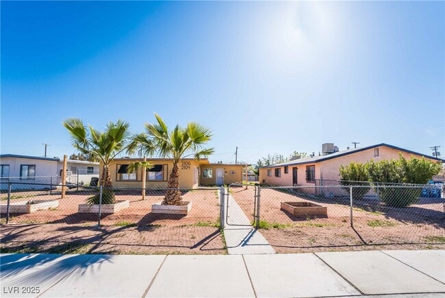 Primary Photo - 2104 White St