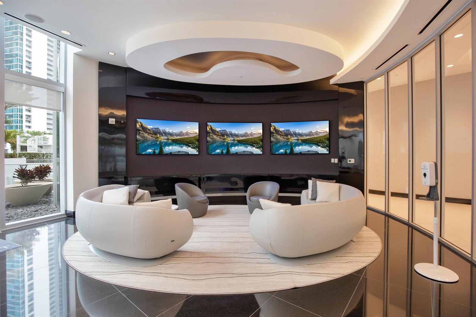 Building Photo - 851 NE 1st Ave