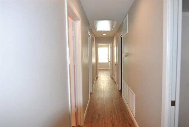 Building Photo - 3519 Latma Dr