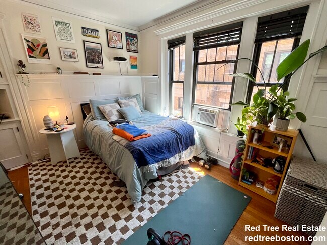 Building Photo - 452 Park Dr