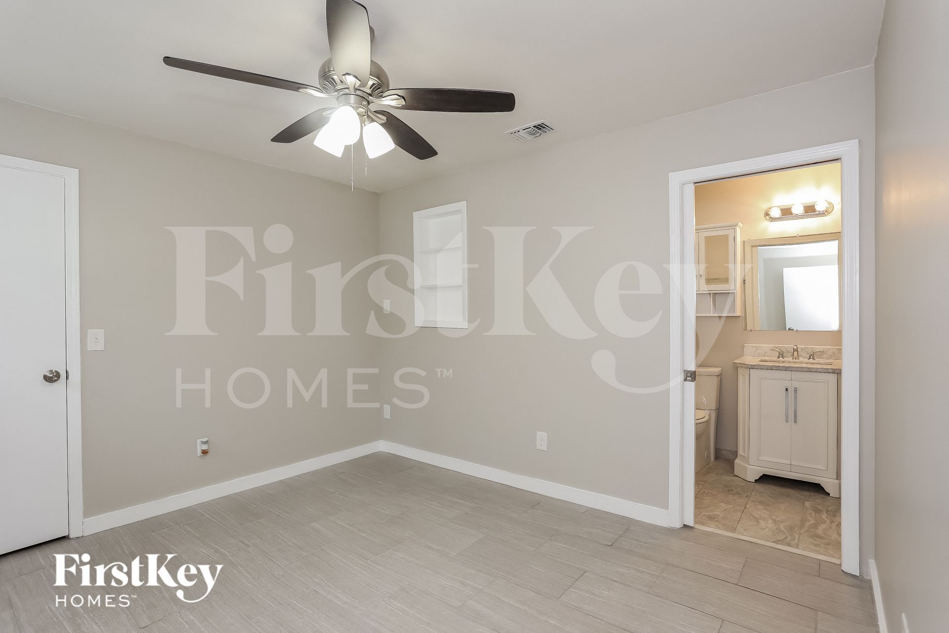 Building Photo - 1047 Cove Landing Dr