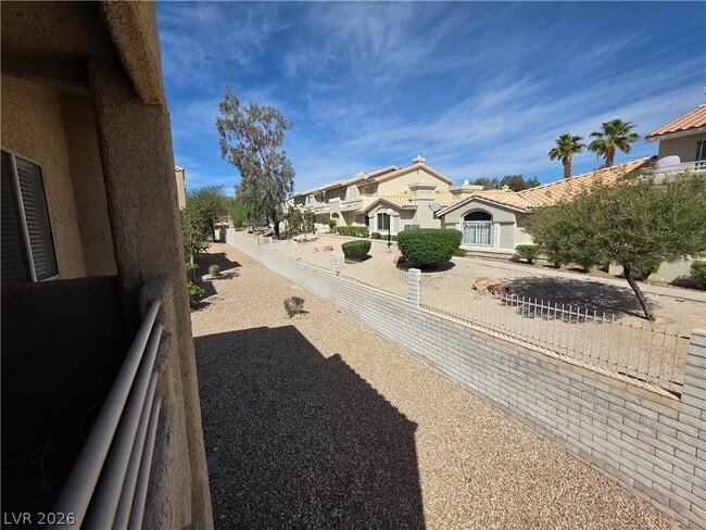 Building Photo - 2200 Highpointe Dr