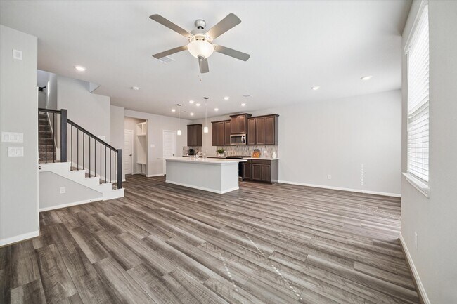 Building Photo - 1514 Lakeline Oak Dr