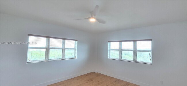 Building Photo - 14951 Royal Oaks Ln