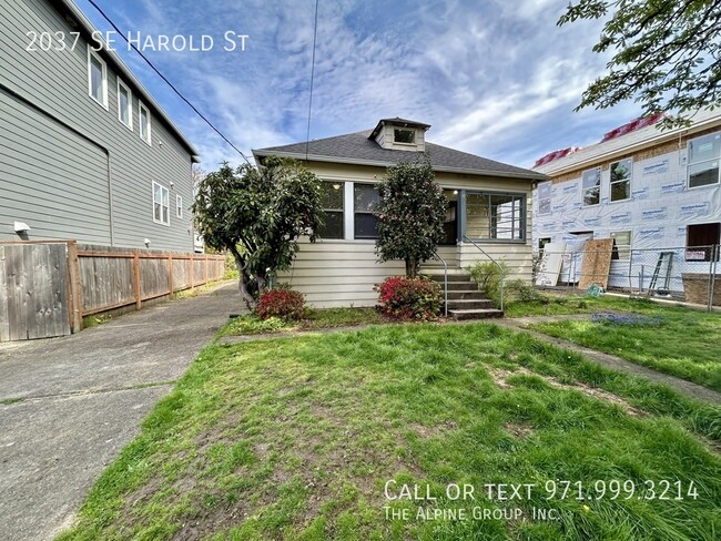 Primary Photo - 2037 SE Harold St