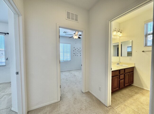 Building Photo - 10037 White Mulberry Dr