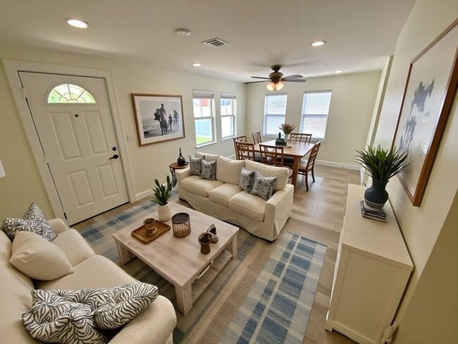 Building Photo - 126 N Palmway