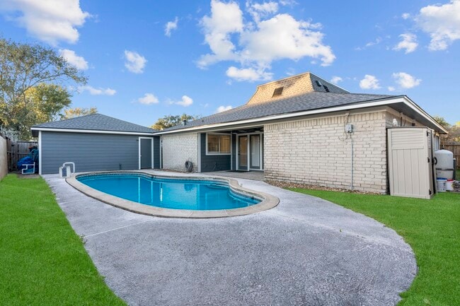 Building Photo - 14007 Overbrook Ln