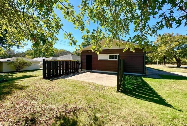 Building Photo - 1507 Rudolph Ct