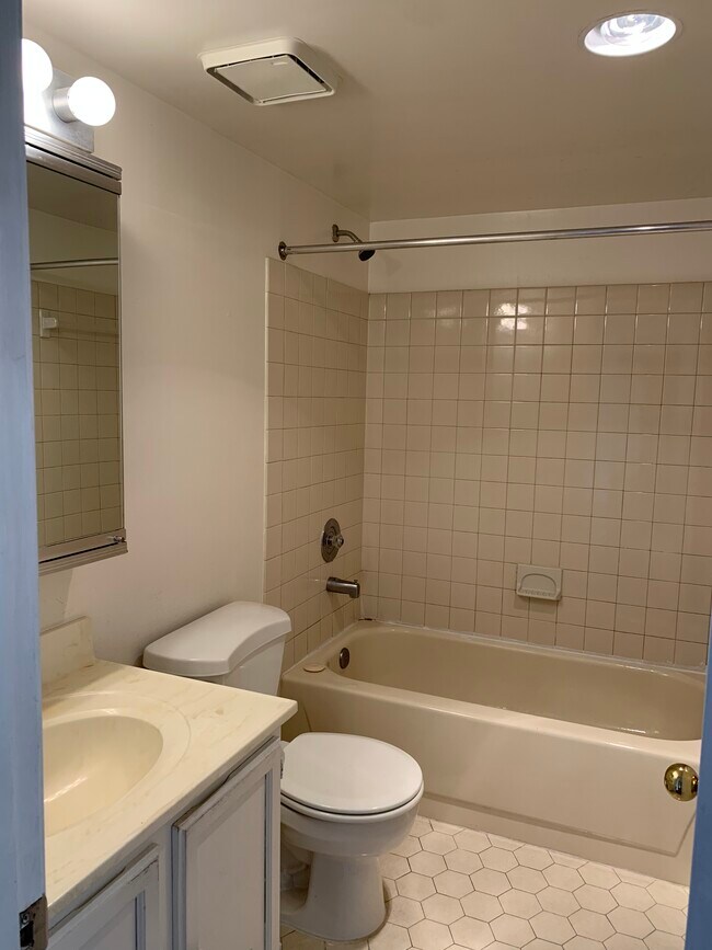 Bathroom - 807 N Howard St