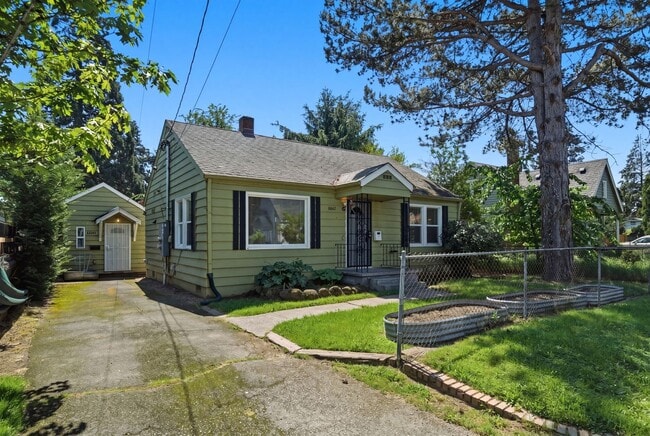 Building Photo - Updated Single-Level Home with Modern Kitchen, Natural Light & Parking