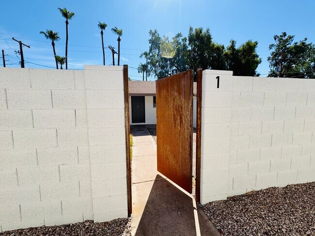 Building Photo - 817 S Melody Ln