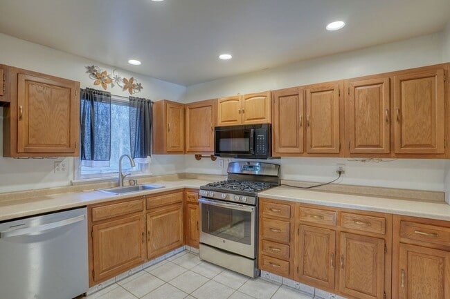 Building Photo - Just What You Have Been Looking For a Single Family Ranch in a Quaint Country Setting