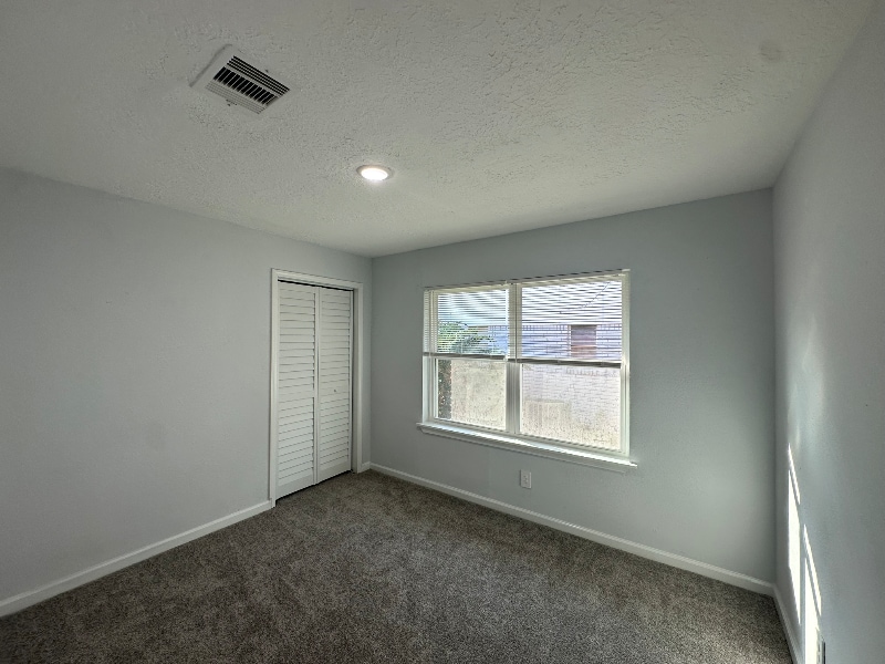 Building Photo - 215 Birch St