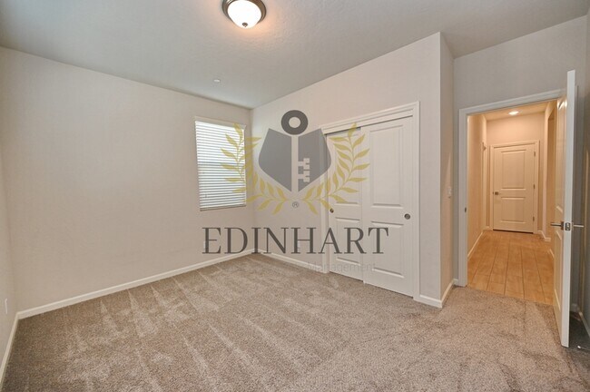 Building Photo - 4052 Sussex Ave