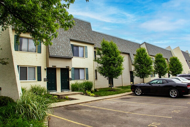 Building Photo - Raintree Apartment Townhouses
