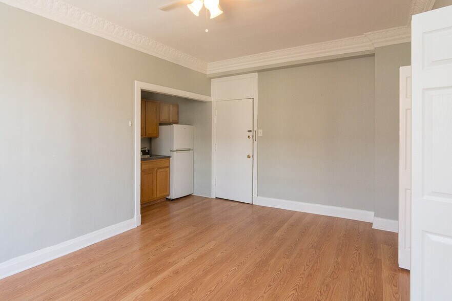 Building Photo - 3824 N Fremont