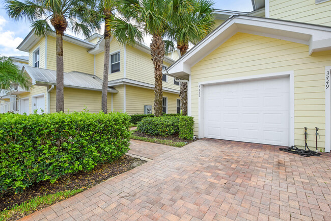 Building Photo - 3455 SW Sawgrass Villas Dr