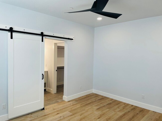 Building Photo - 17 N Alamos Dr