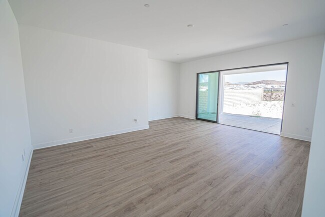 Building Photo - Spacious 5-Bedroom Home with Community Ame...
