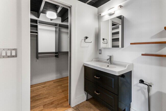 Building Photo - 2003 Brooklyn St