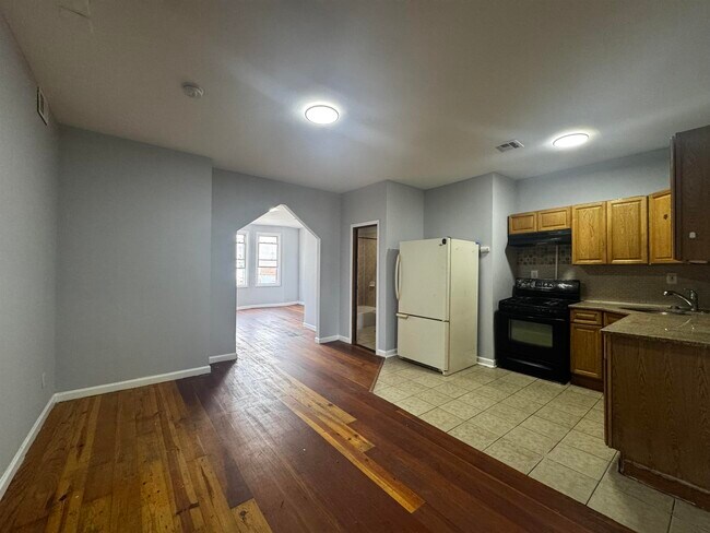 Building Photo - 565 Ocean Ave