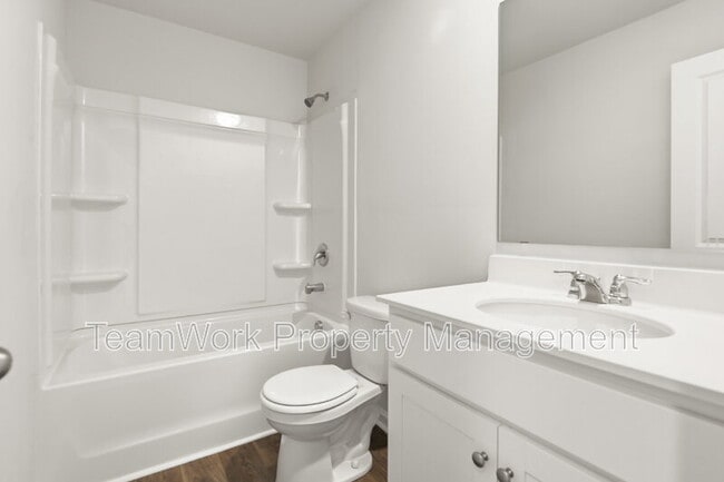 Building Photo - 806 Lilyford Ln