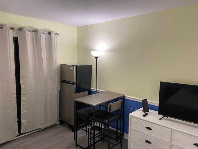Building Photo - Beautiful 1BR/1BA Studio Condo Some Utilit...