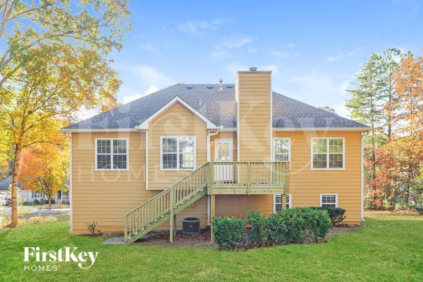 Building Photo - 5940 Seven Oaks Dr