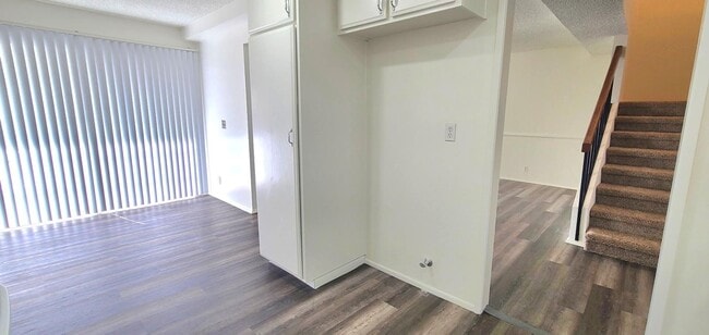 Building Photo - Townhome - 3 bedrooms + 2.5 bathrooms.  AV...
