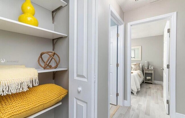 Building Photo - 221 C St