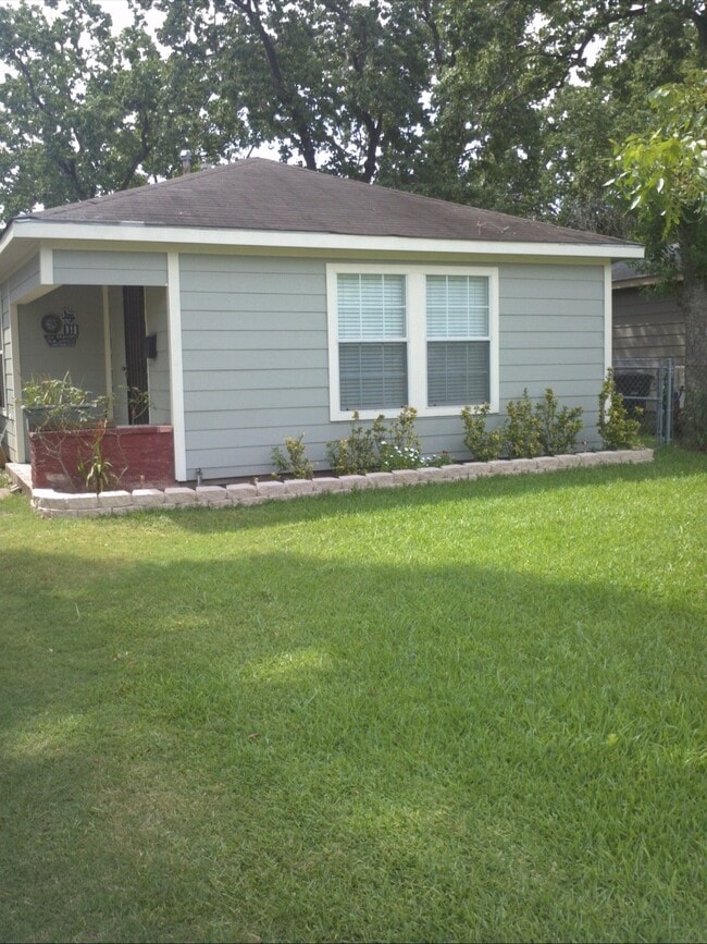 Primary Photo - 919 Oak Meadows St