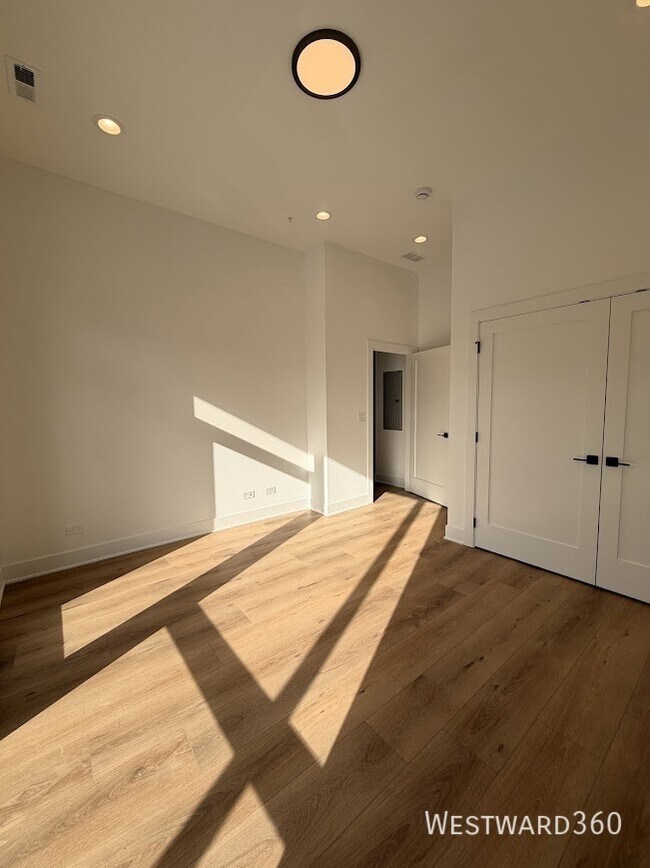 Building Photo - 1607 W 13th St