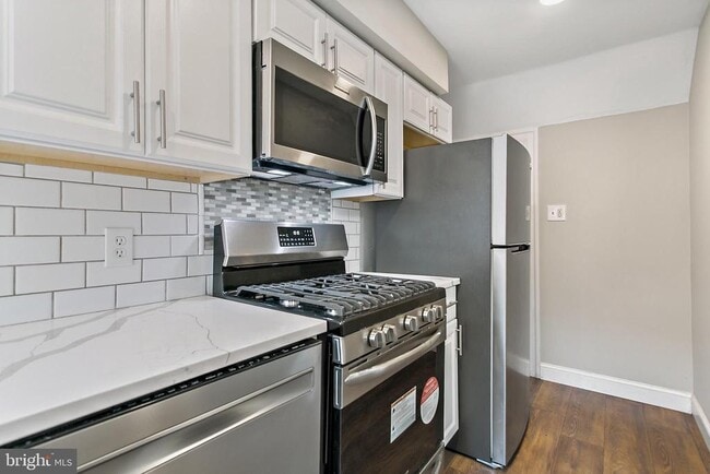Building Photo - 7158 Radbourne Rd