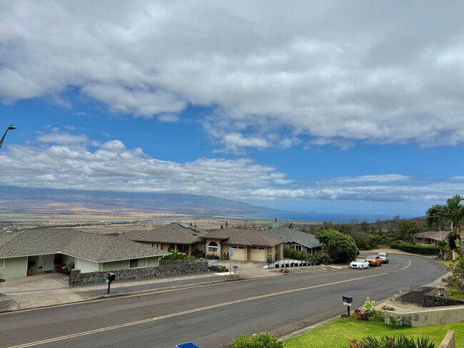 Building Photo - Pet friendly & Spacious - 3 Bedroom / 2 Ba...